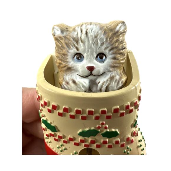 Hallmark Kitten in Stocking Brooch 1990 Christmas Holiday Pin‎ Collectible - Picture 3 of 8